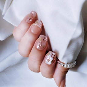 [GLORS] Short Square Press On Nails, Nude Pink with Rose Gold Foil and Pearl Accents, 10 Pieces (S,SS)