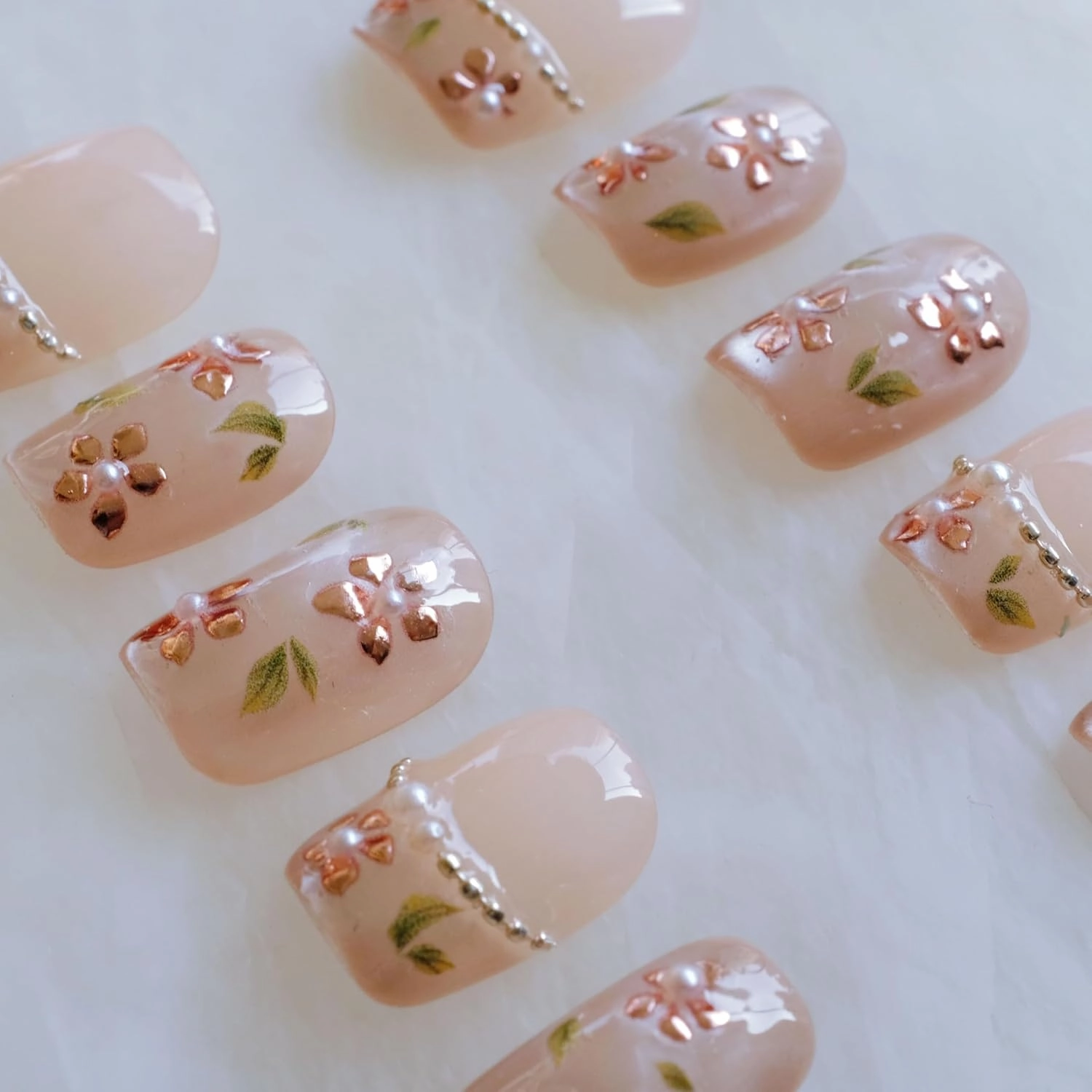 [GLORS] Short Square Press On Nails, Nude Pink with Rose Gold Foil and Pearl Accents, 10 Pieces (S,SS)