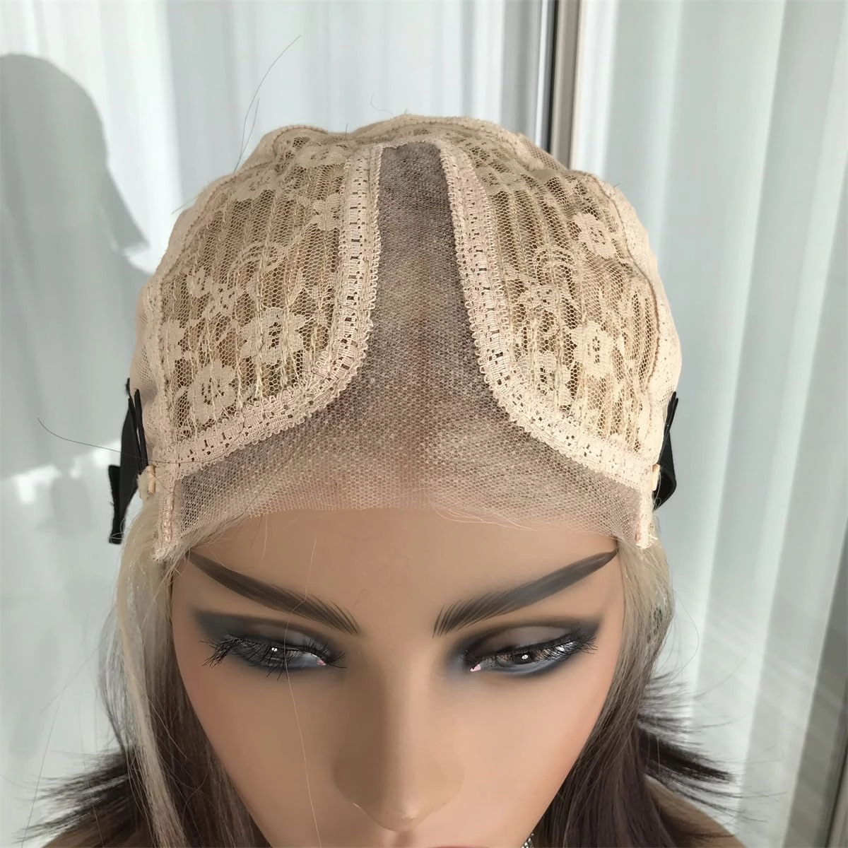 Aisom Wear And Go Glueless Wig Straight Lace Front Wigs for Women Glueless Ombre Blonde 613#Brown Color Bob 6x5 LaceWig Pre Plucked Transparent Lace 14” Synthetic Wig