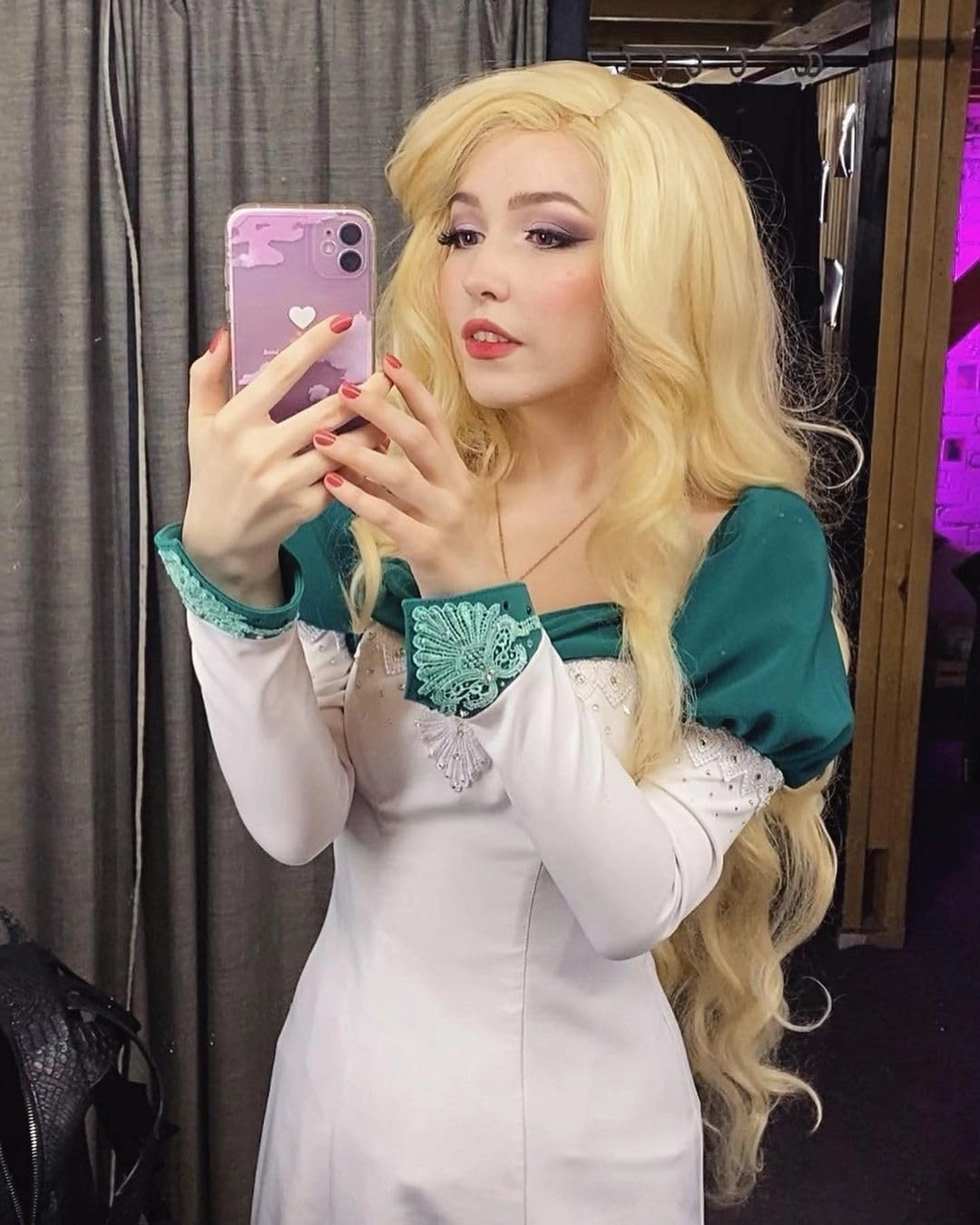 Colorful Queen 26 Inch Lace Front Long Wavy Curly Wig 613 Blonde Wigs for Women Middle Part Natural Looking for Daily Use Party Cosplay
