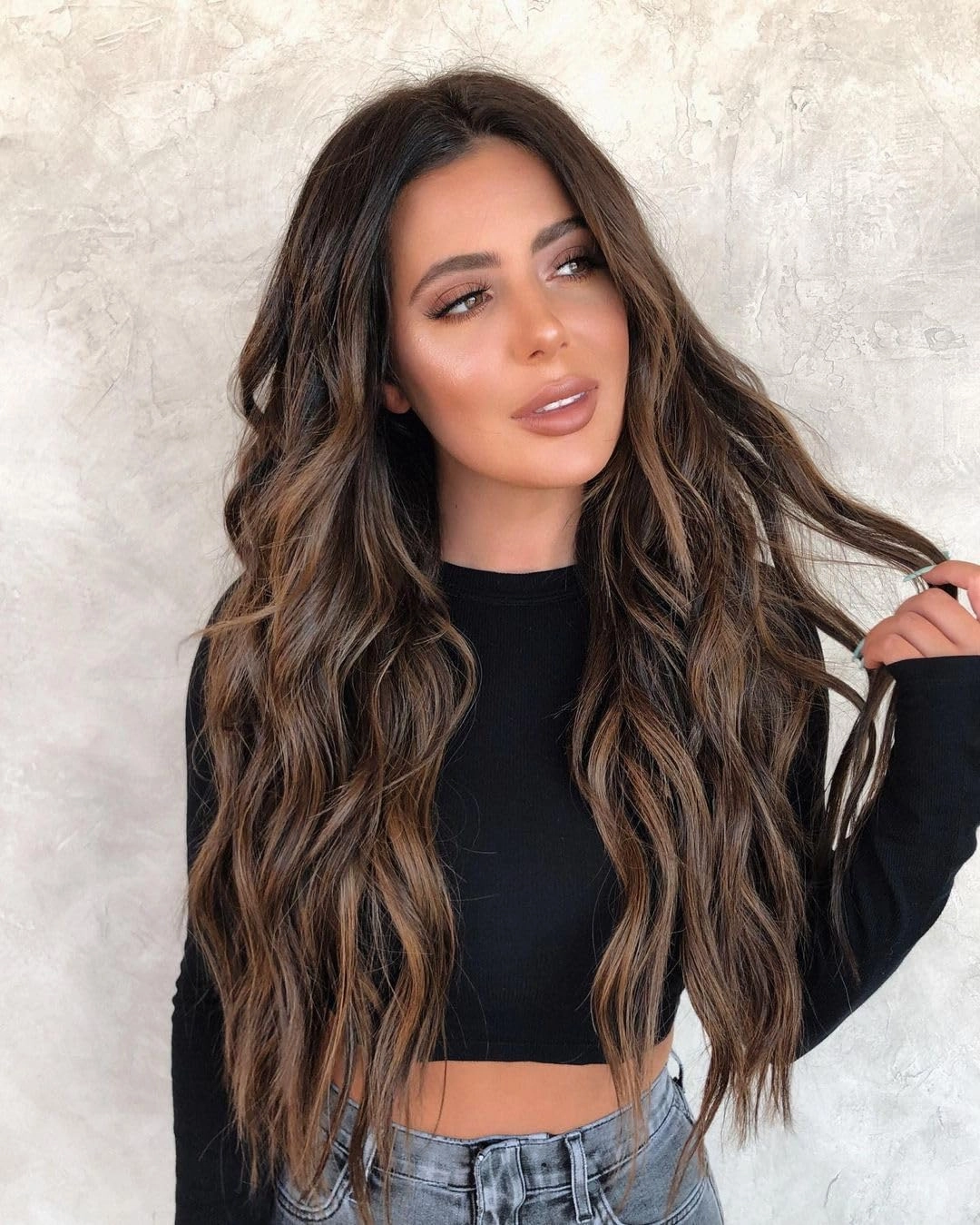 Colorful Queen Blonde Highlight Wigs for Women 26 Inch Long Wavy Brown Wigs for Women Middle Part Curly Synthetic Lace Wig for Cosplay Daily Use