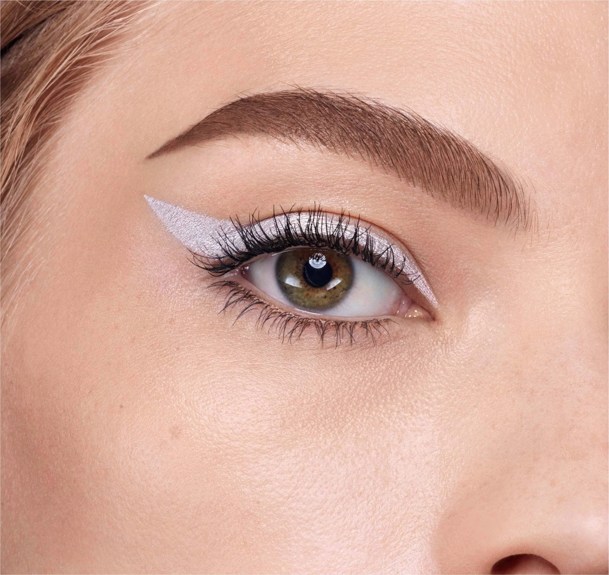 COVERGIRL - Exhibitionist Mascara, Volumizing, Easy Glide, No Smudge, 100% Cruelty-Free