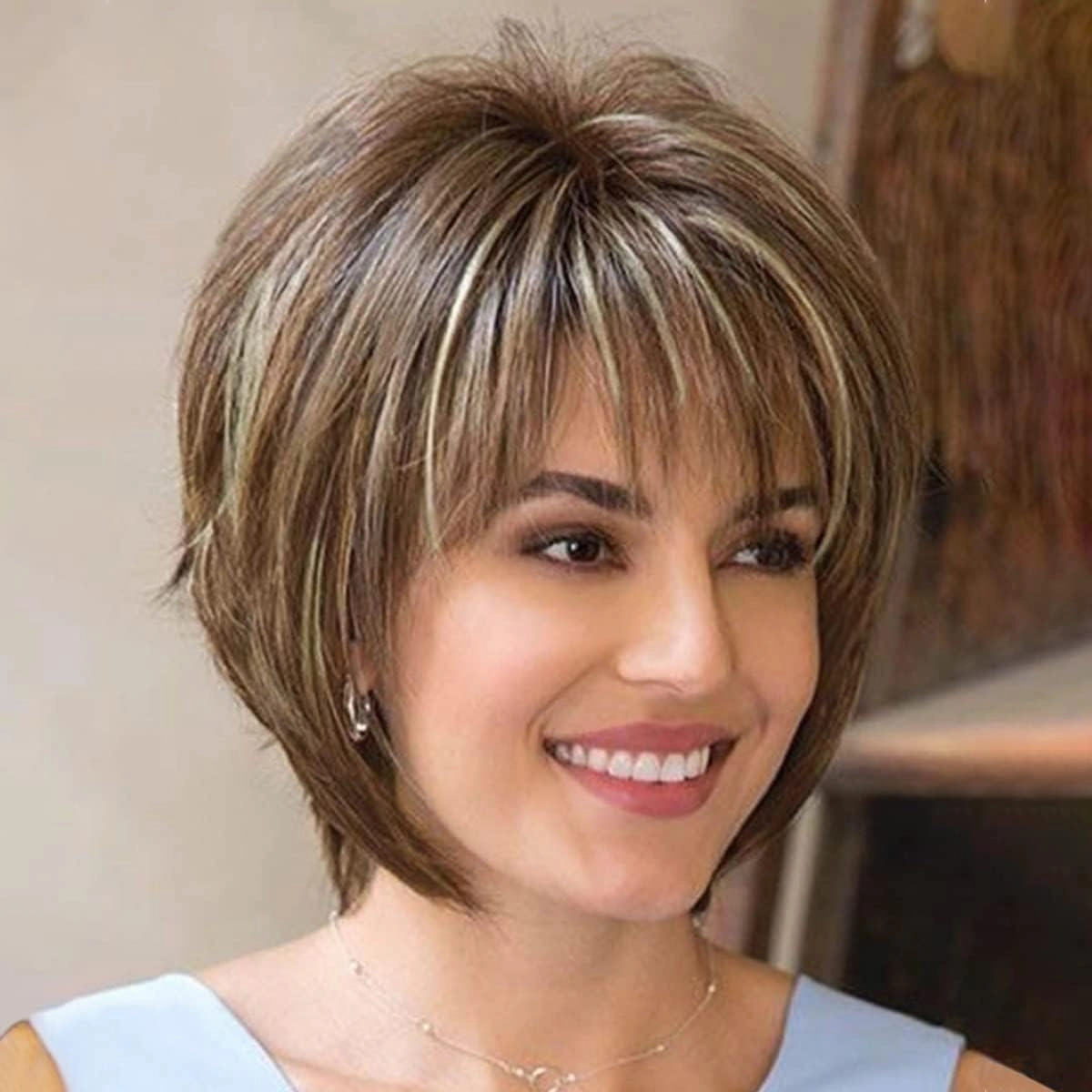 Creamily Short Brown Wig Mixed Blonde Pixie Cut Wigs with Bangs Fluffy Layered Synthetic Hair Replacement Wig for Women Party Halloween Cosplay Costume Wigs