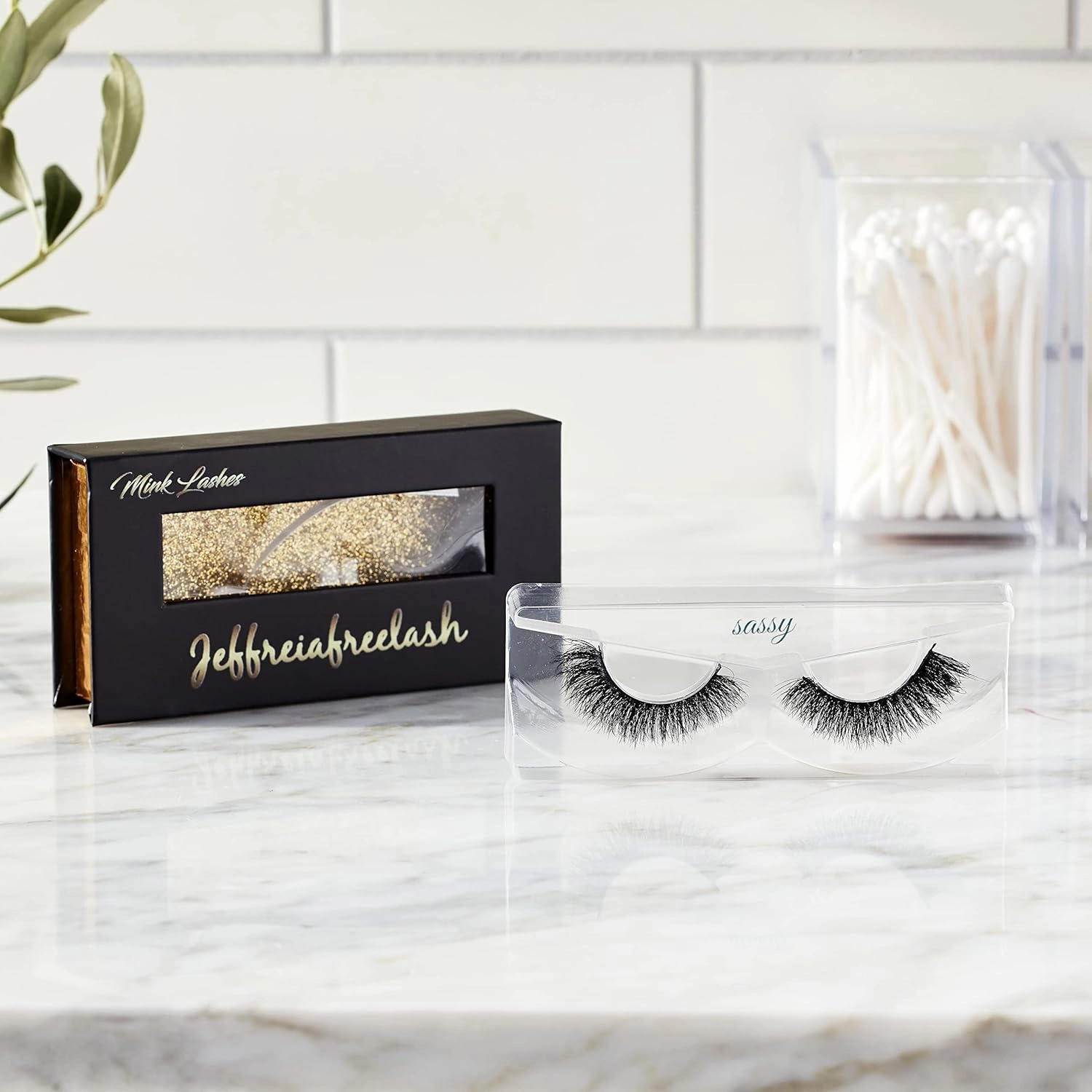 false lashes (sassy)