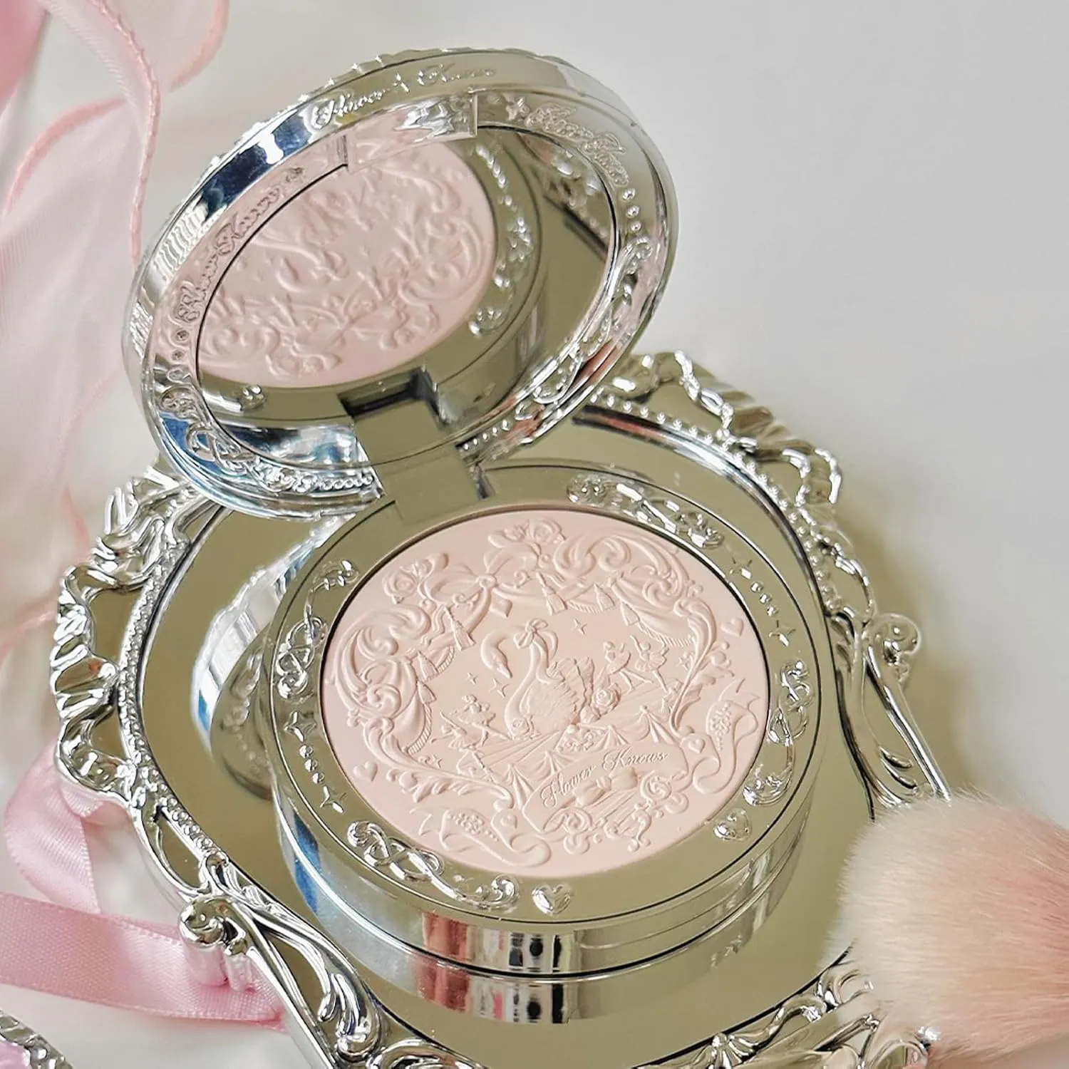 Flower Knows Swan Ballet Embossed Blush,Translucent Matte Finish,Buildable & Blendable Powder Blush for cheeks,Pressed Setting Powder,Natural Flush for All Skin Tones(01 Niveous Swan,5g)
