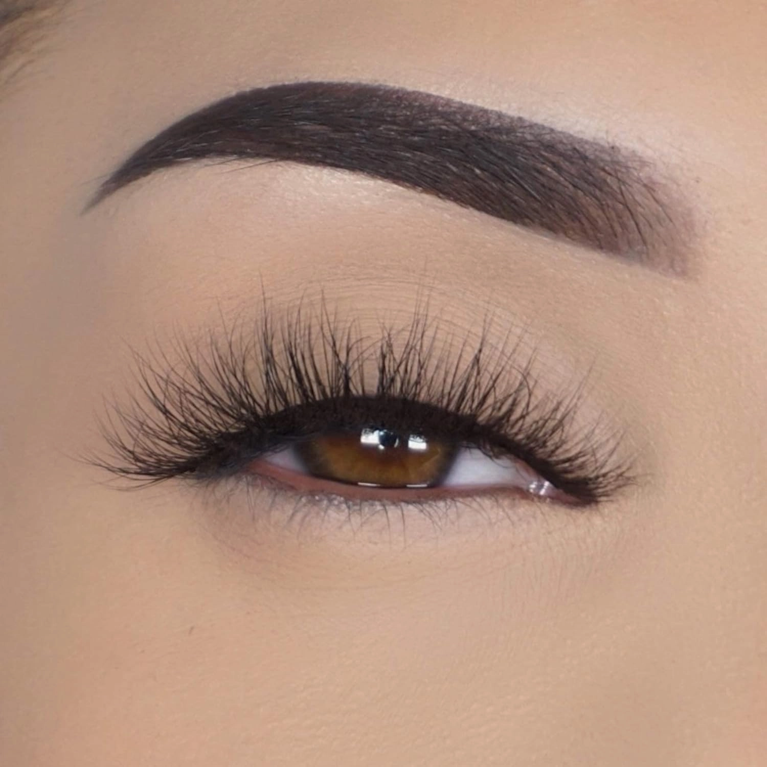 Lilly Lashes Miami Lite, Natural Looking Lashes Mink, Mink Lashes, False Eyelashes, Fluffy & Strip Lashes, Round Shaped and Fluttery, Fake Eyelashes 15mm length, Reusable Up to 15 Wears