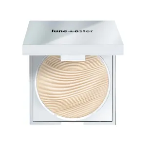 Lune Aster SuperStar Translucent Pressed Powder - The ultimate universal talc-free translucent pressed powder with vitamin E, licorice and apple seed extract.